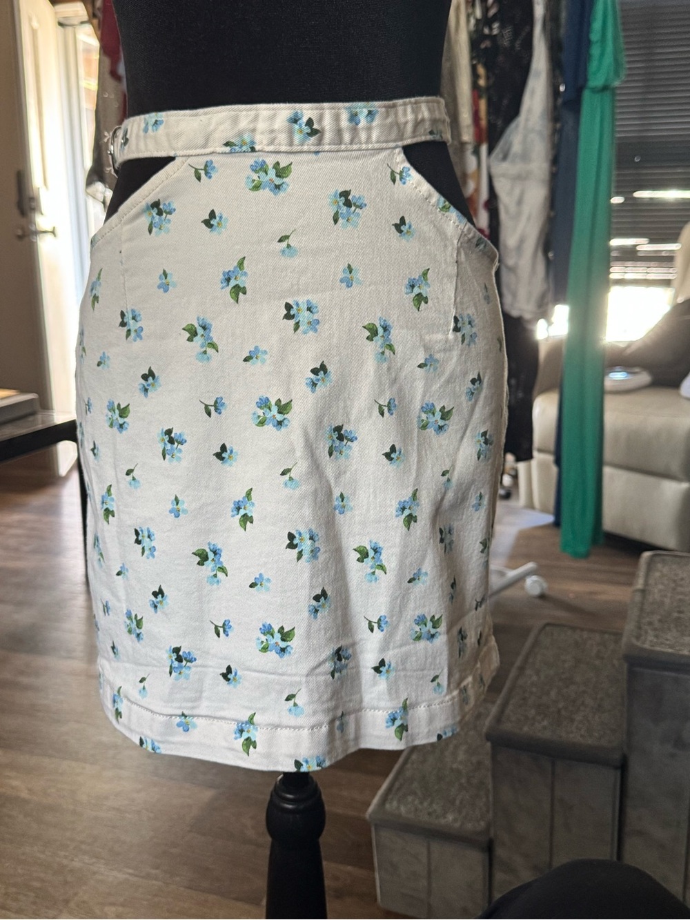 WeWoreWhat White Mini Skirt with Blue Floral Print with Belt